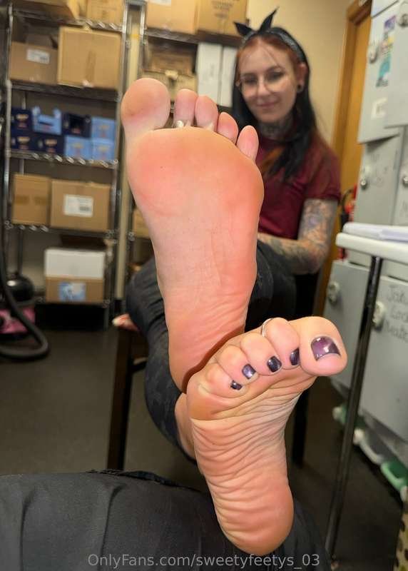 Barista In the Backroom Foot Show with Cum in Soles #6EMfKLcA